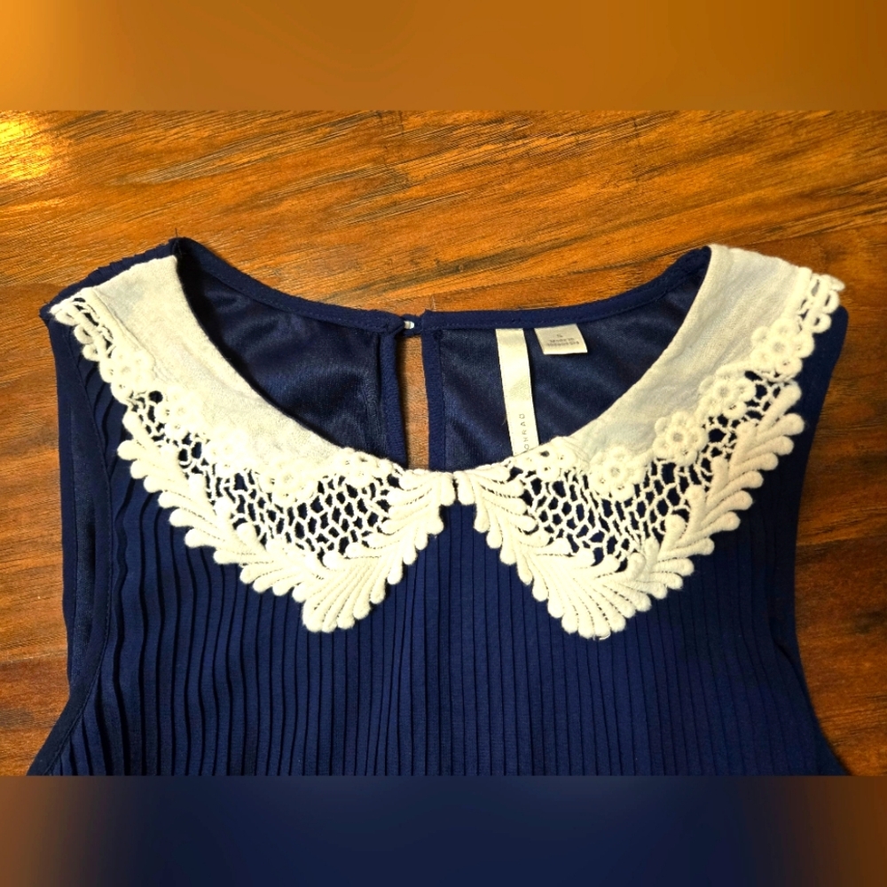 Lauren Conrad Small Navy Blue Pleated Blouse w/ Crochet Peter Pan Collar - Picture 9 of 9